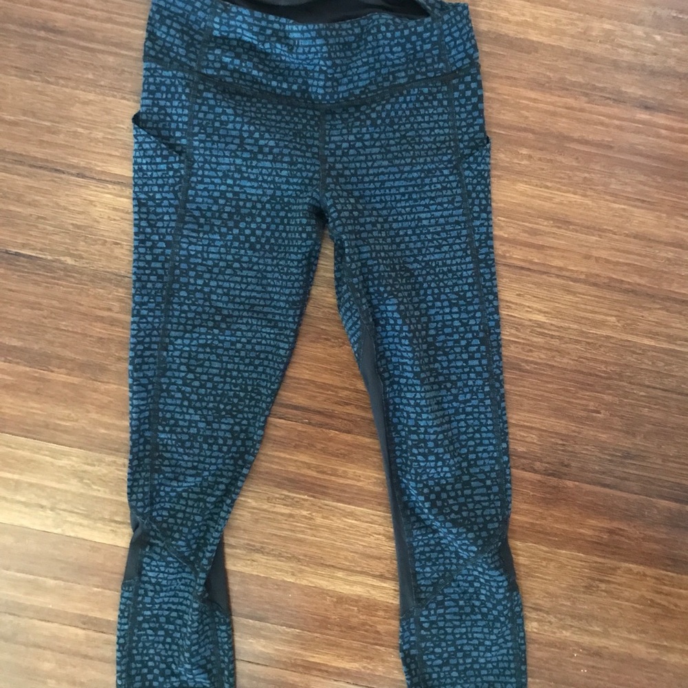 Lulu Lemon Athletica 3/4 length leggings
